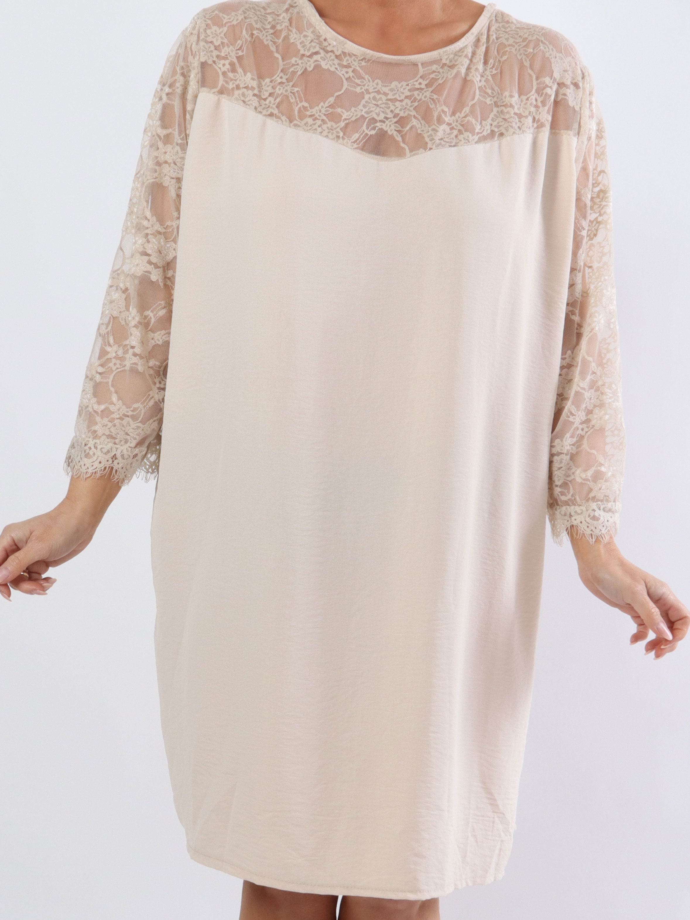 Nadine Dress - Söt spets i plus size-klänning med rosett - Black